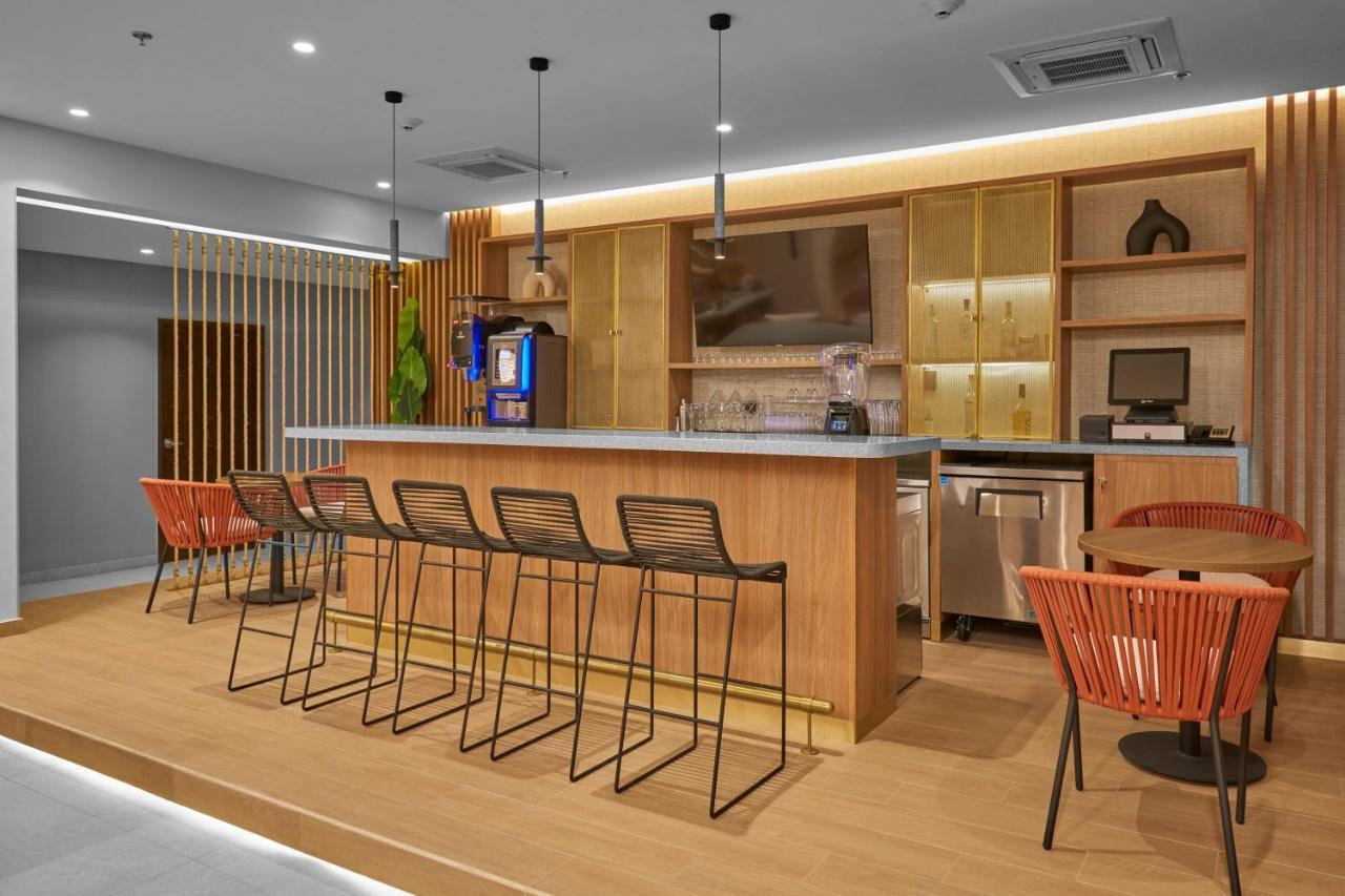 Hotel Express By Marriott Mazatlán