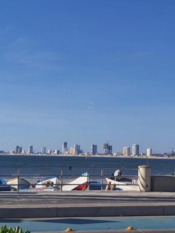 Amplio En Zona Residencial Bien Ubicada Cerca Del Mar * Mazatlan