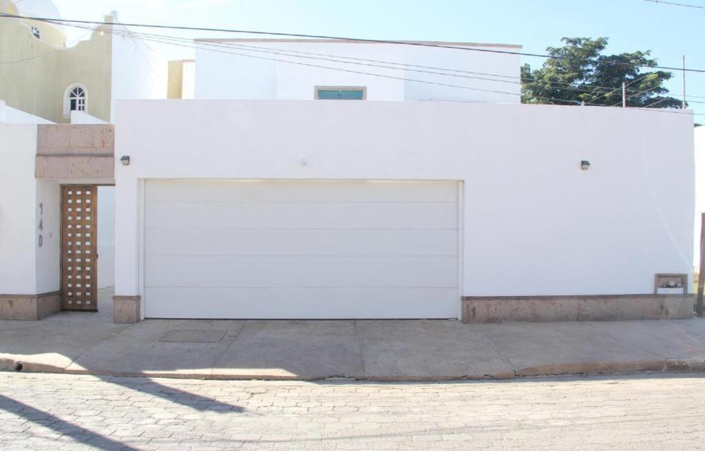 Amplio En Zona Residencial Bien Ubicada Cerca Del Mar * Mazatlan