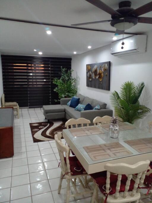 Apartment Marina Del Sol - Beautiful 2 Bdrm Sleeps 8 -ocean Front