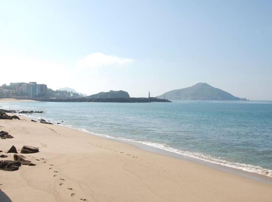 Marina Del Sol - Beautiful 2 Bdrm Sleeps 8 -ocean Front Apartment