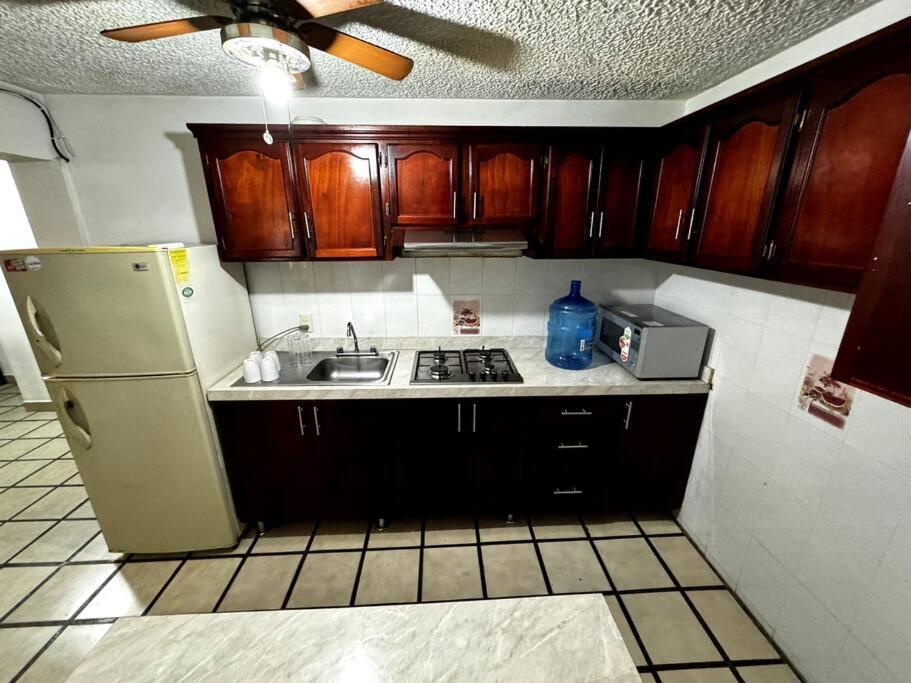 Casa Enfrente Del Mar Y Malecon! Holiday home