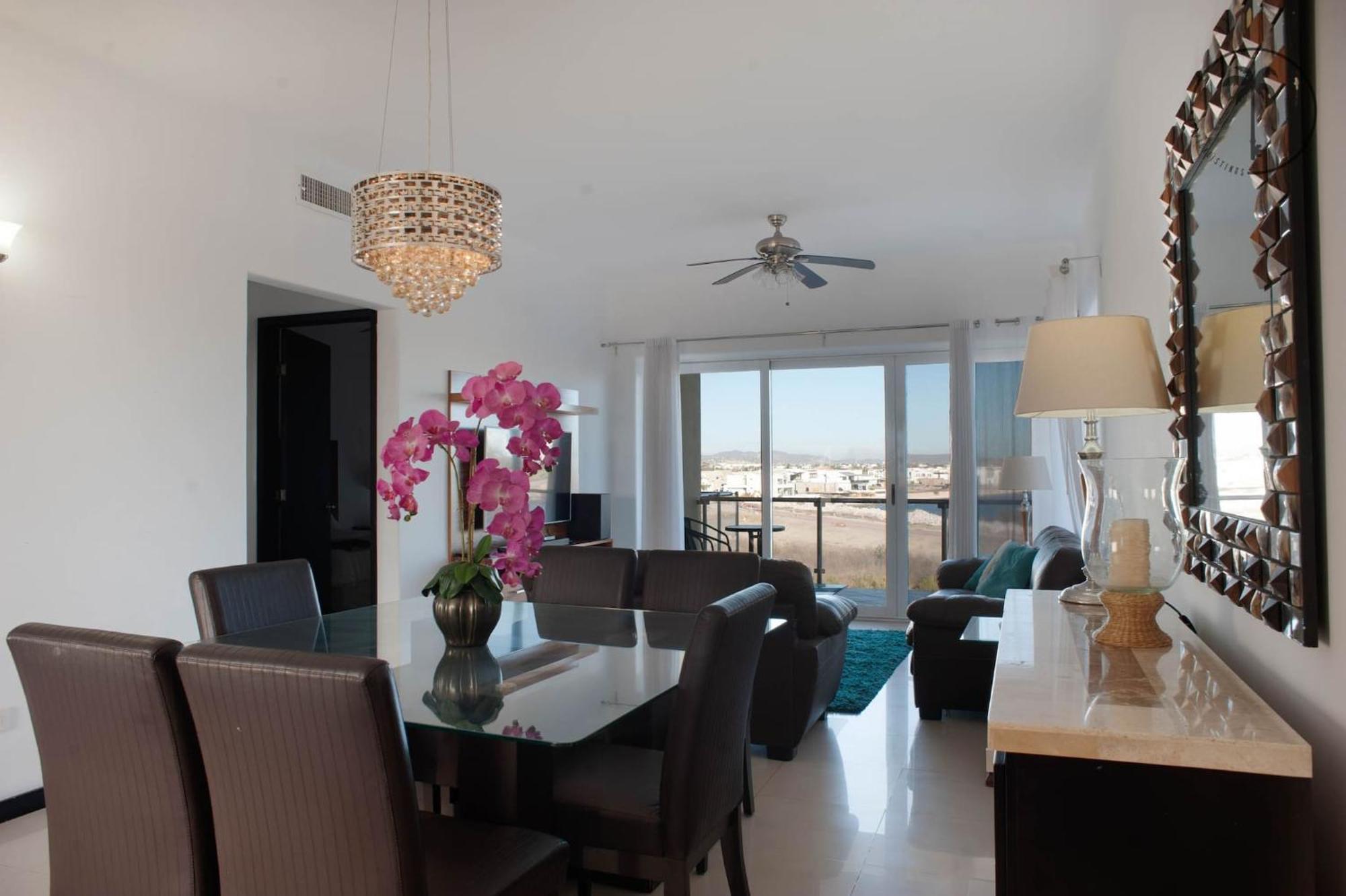 Spacious With Pool Facing The Ocean In - Marina Apartment
