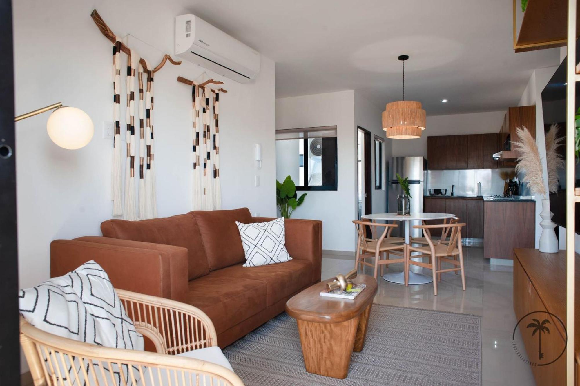 Comfy With Stylish Furnishings & Private Balcony - Antigua Apartamento *