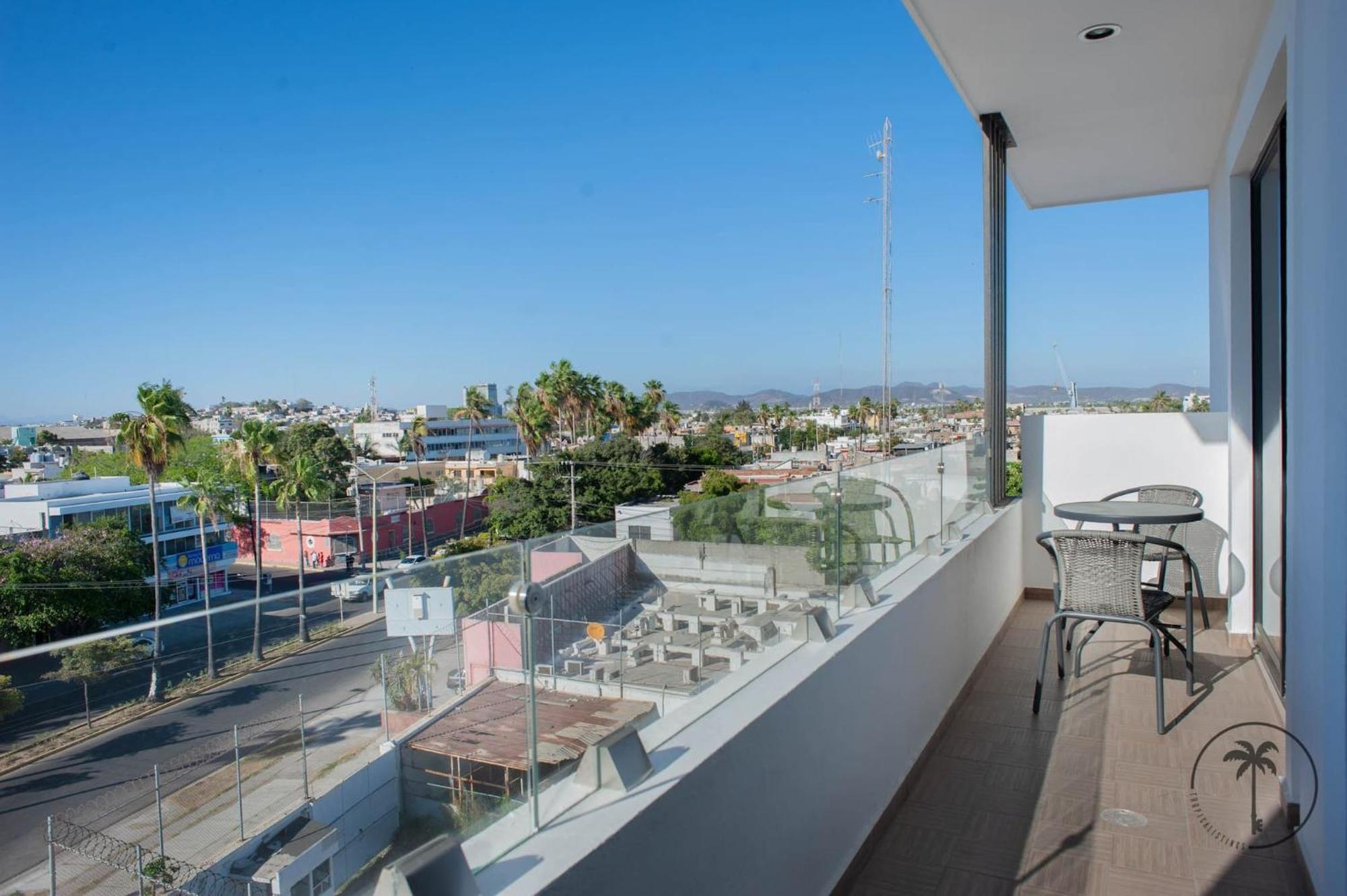 Comfy With Stylish Furnishings & Private Balcony - Antigua Apartamento Mazatlán