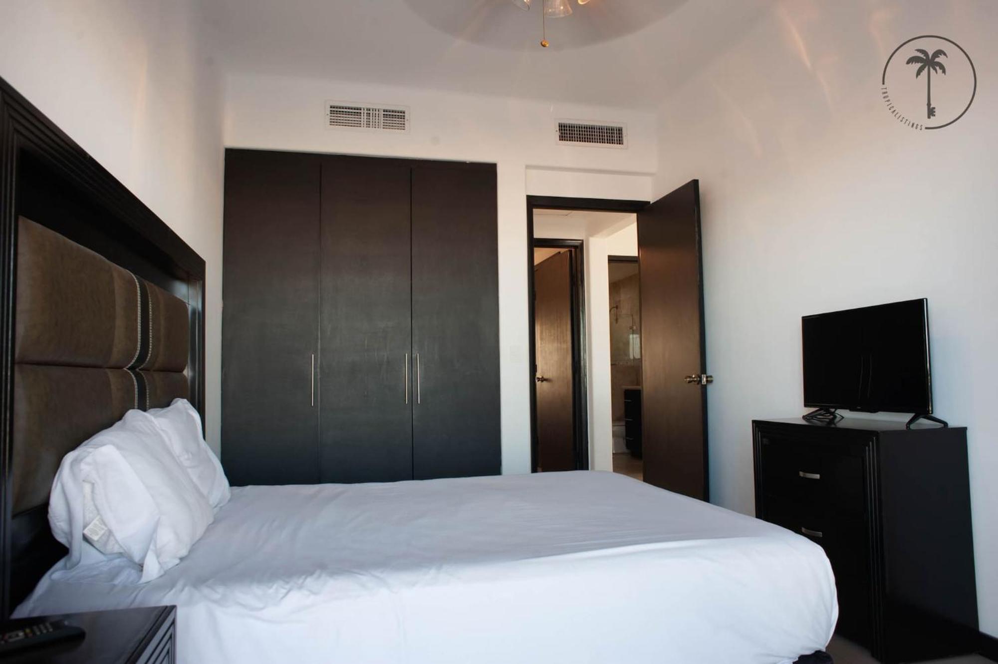 Spacious With Pool Facing The Ocean In - Marina Mazatlan