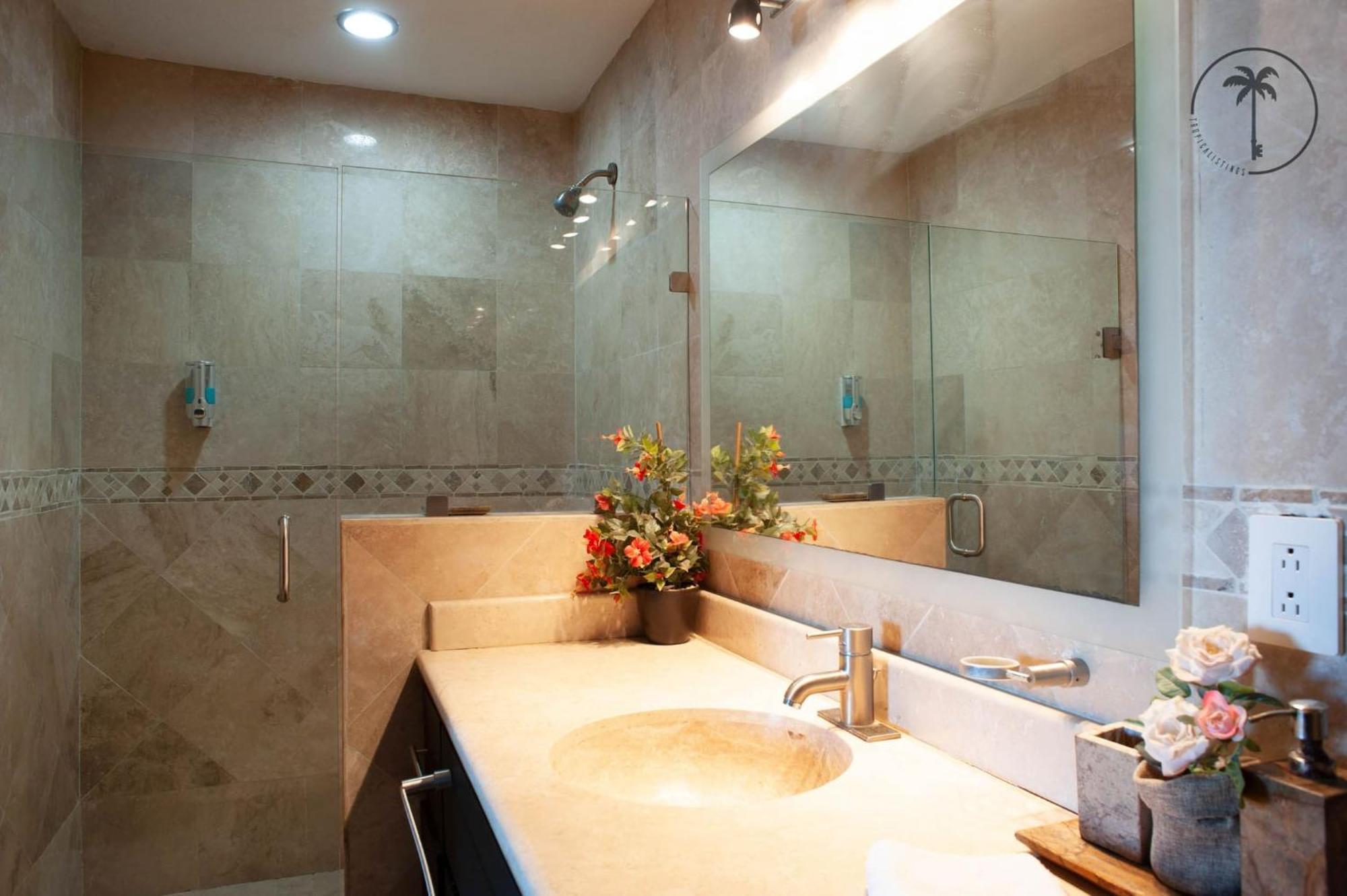 Spacious With Pool Facing The Ocean In - Marina