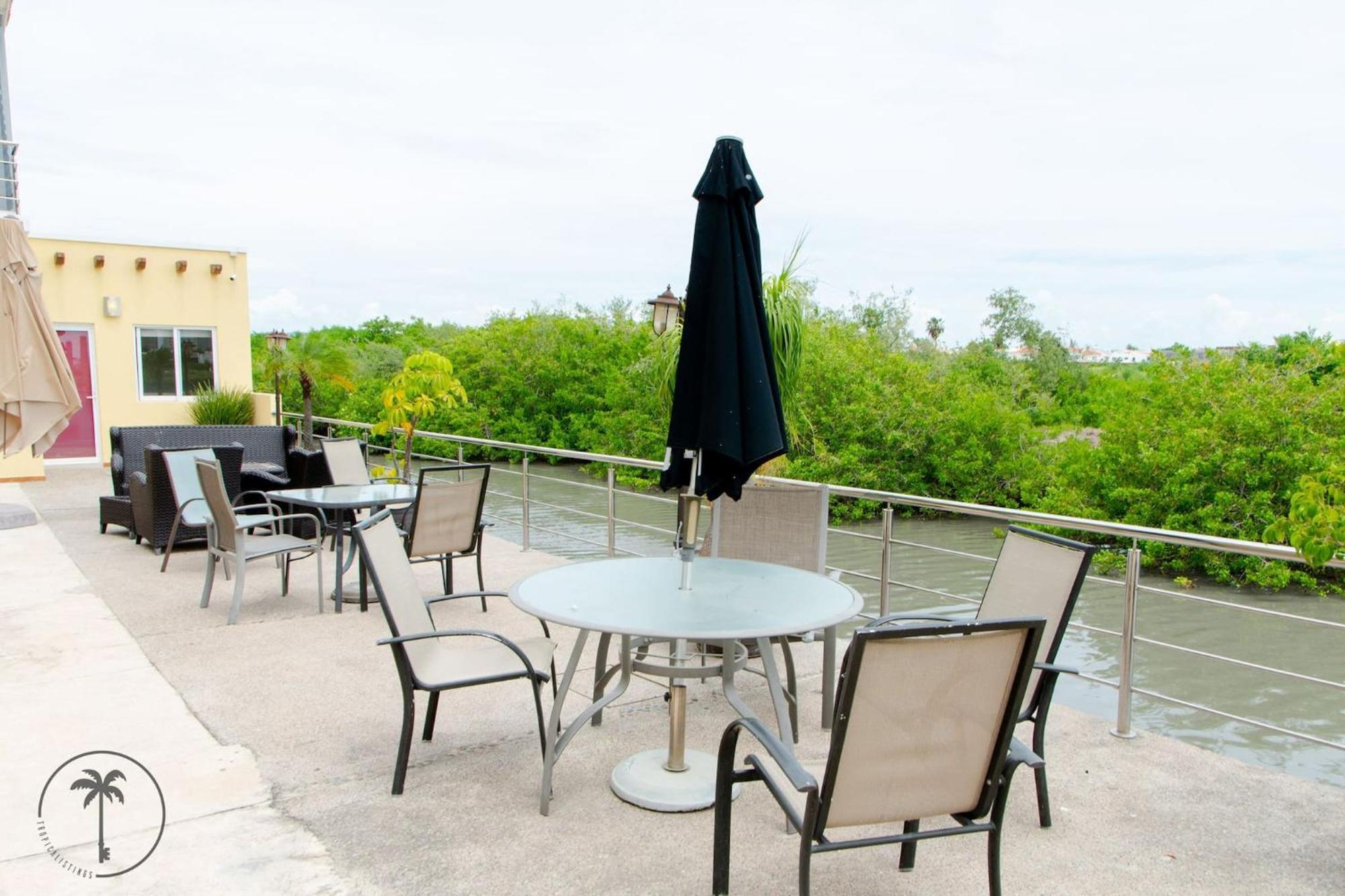 Spacious With Pool Facing The Ocean In - Marina