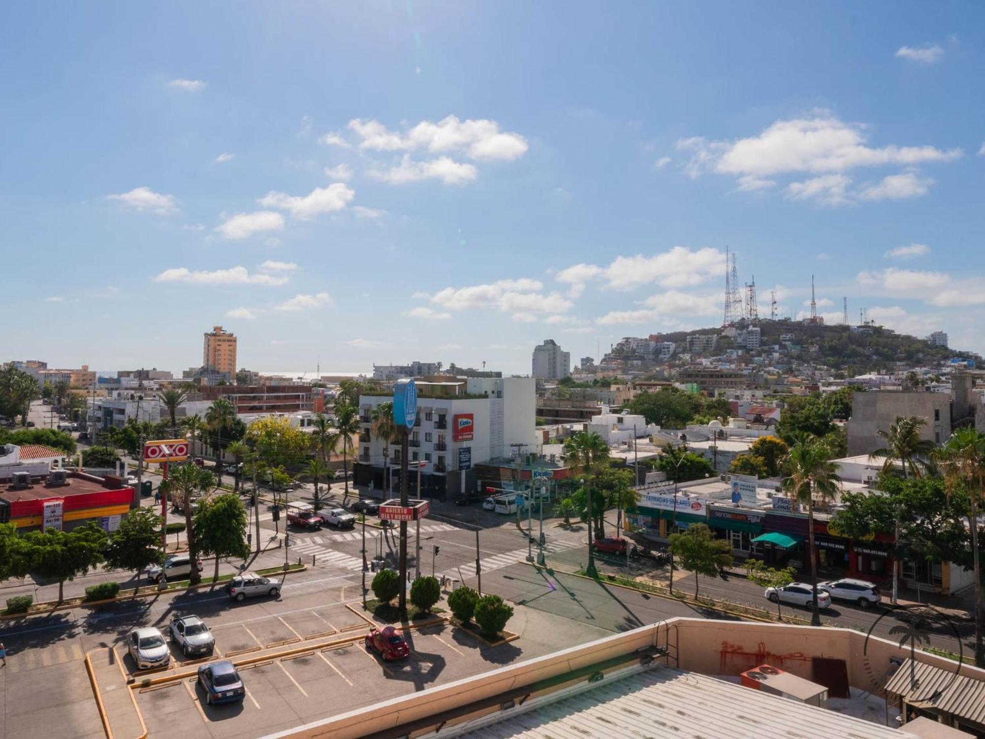 Comfy With Stylish Furnishings & Private Balcony - Antigua Apartamento *