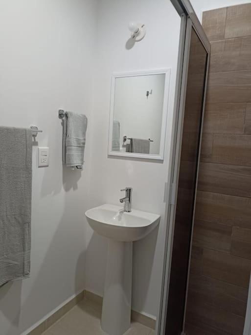 Departamento Planta Baja, A 1 Minuto De La Playa. *