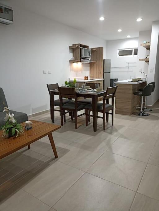 Departamento Planta Baja, A 1 Minuto De La Playa. Mazatlán