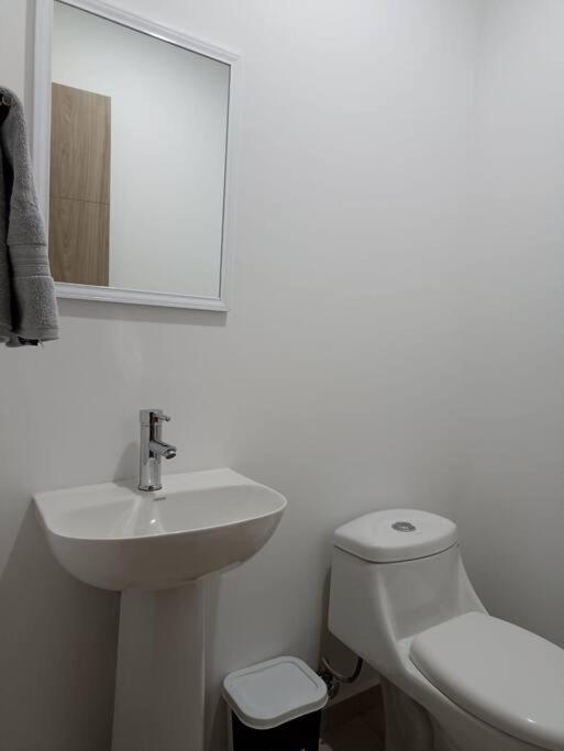 Departamento Planta Baja, A 1 Minuto De La Playa. * Mazatlán
