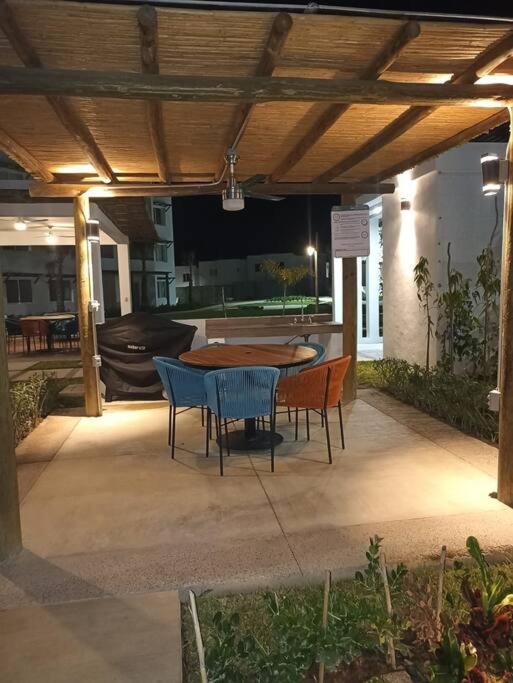 Apartamento Departamento Planta Baja, A 1 Minuto De La Playa.