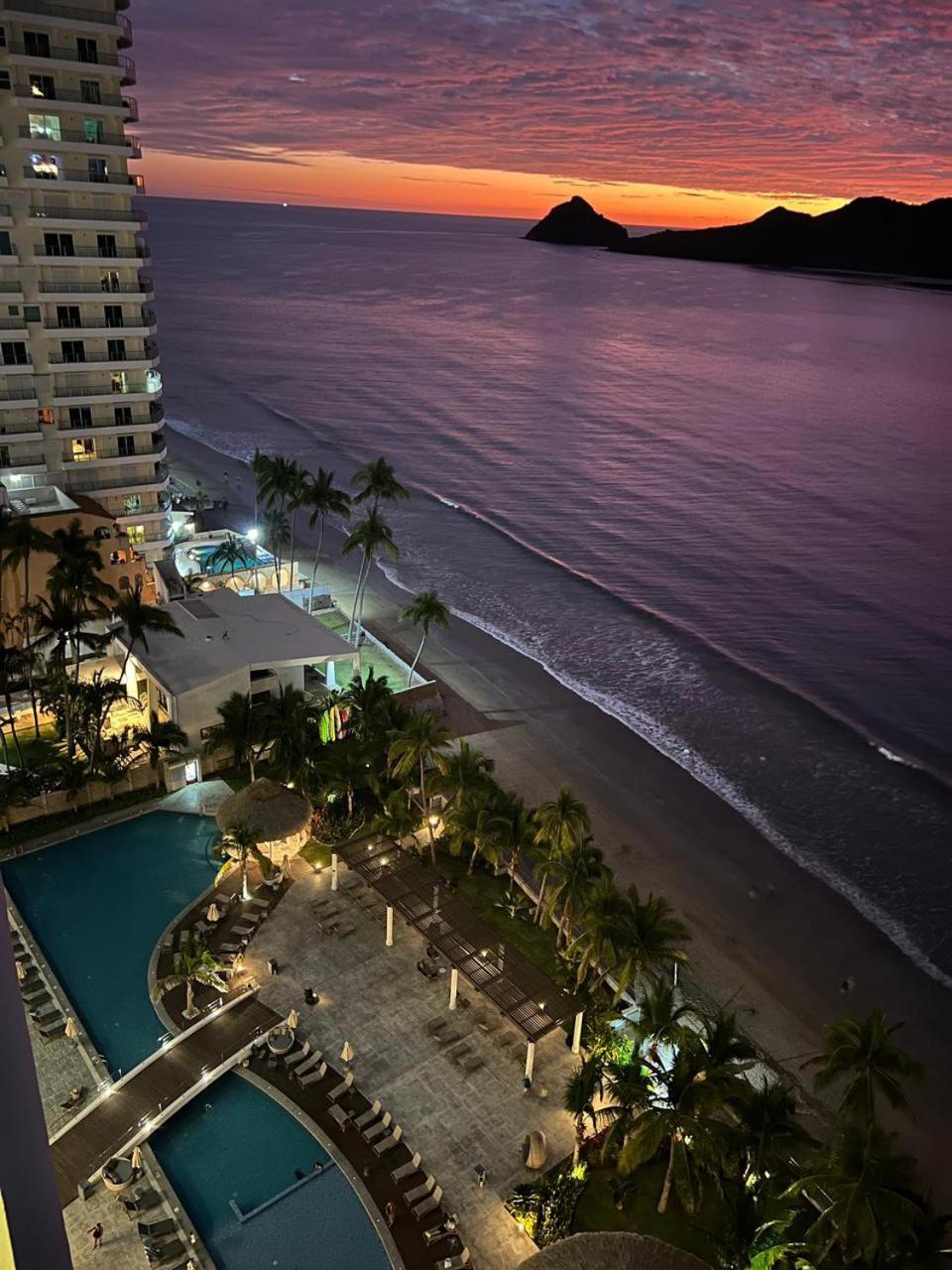 Departamento A Pie De Playa En Camino Al Mar * Mazatlán