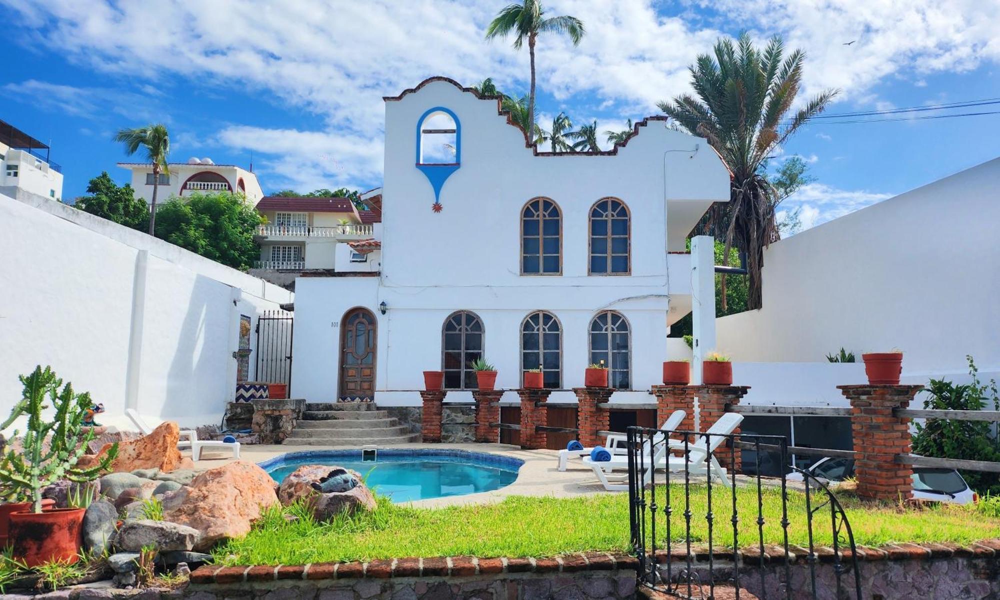 Hill House - Bed & Breakfast Mazatlan