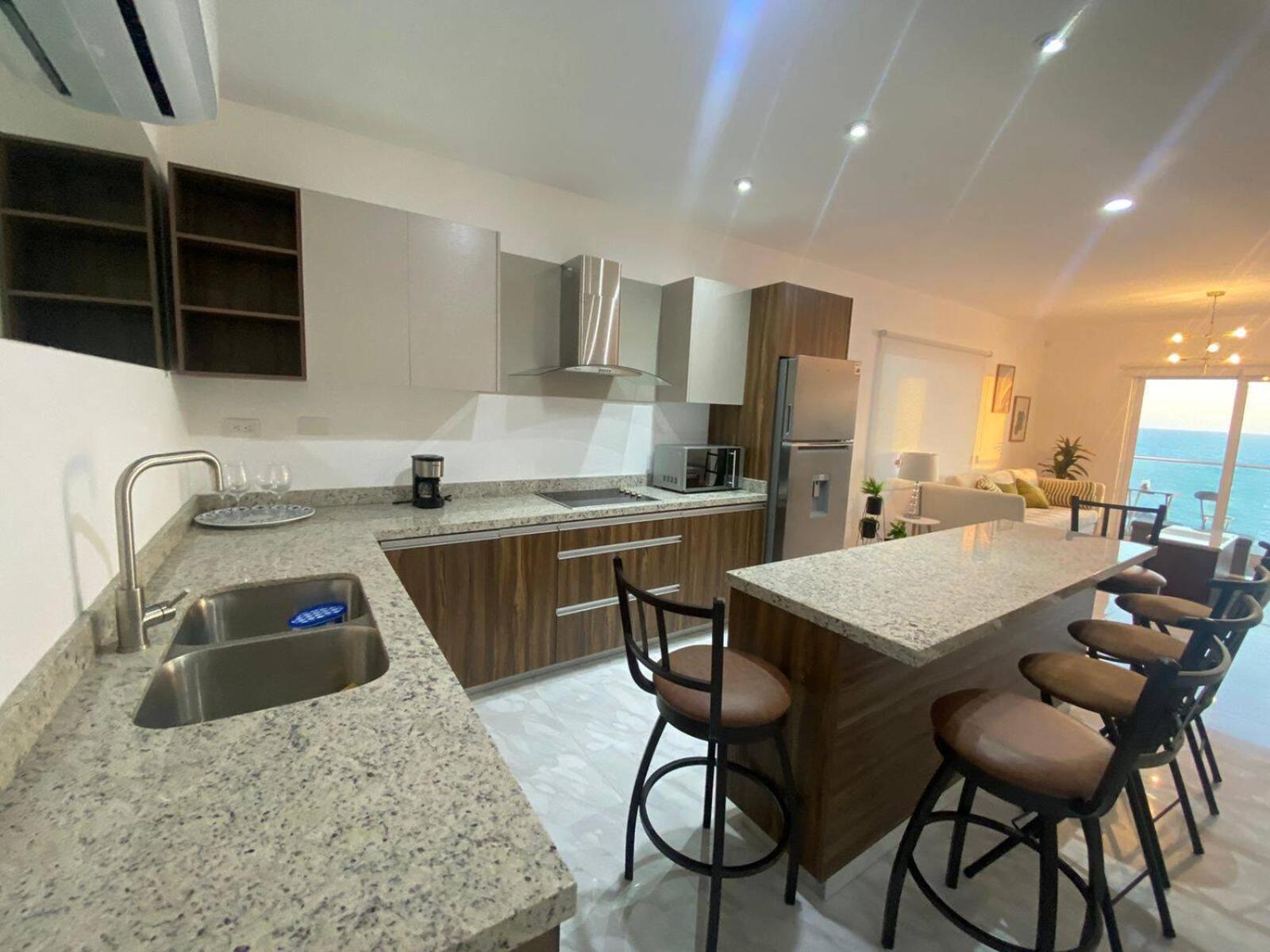 Lovely 2 Bedroom Oceanfront In Apartment