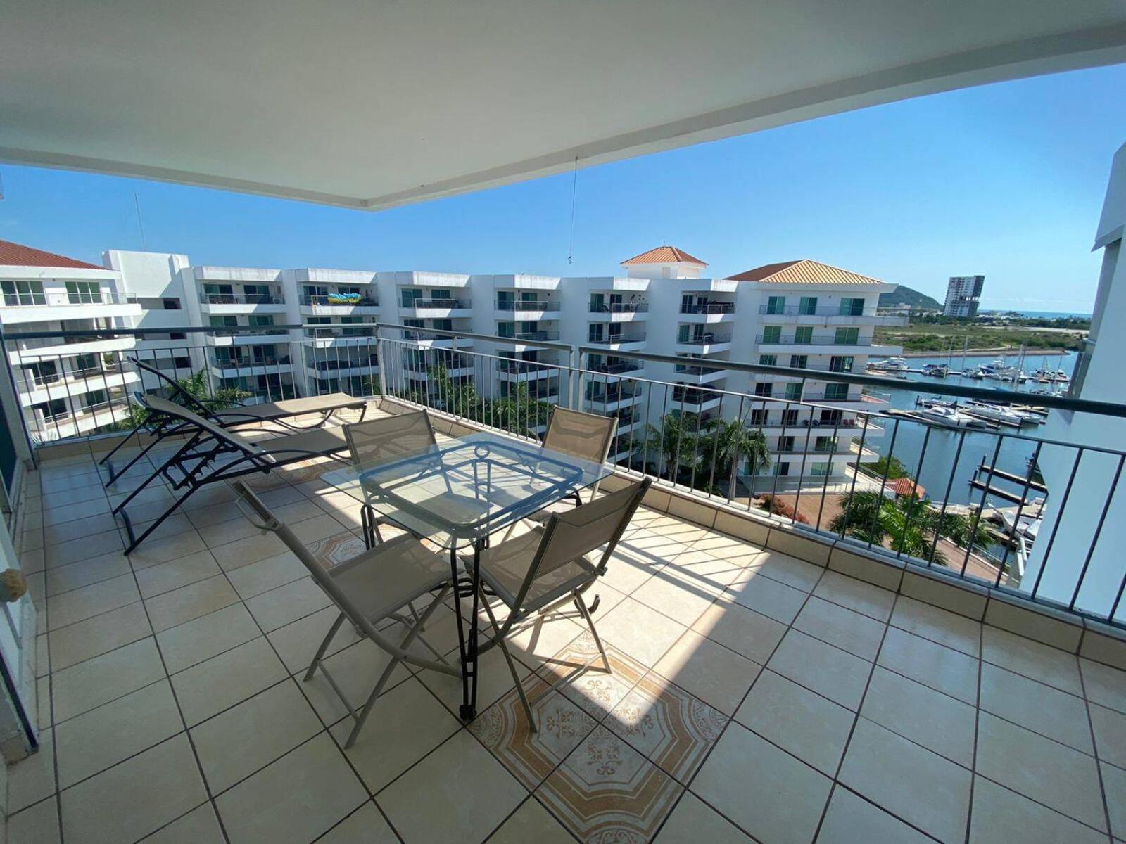 Departamento En Costa Veleros, Vista A La Marina Apartment