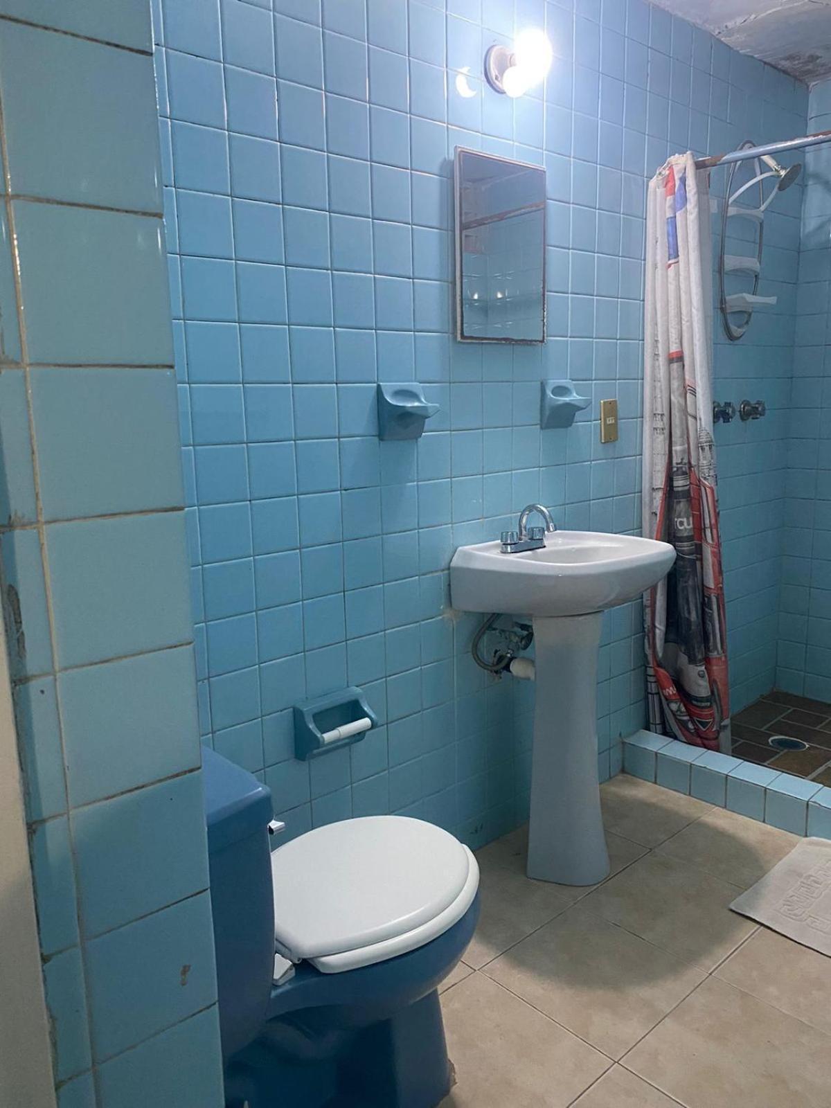 Homestay A Media Cuadra De La Playa. Mazatlan