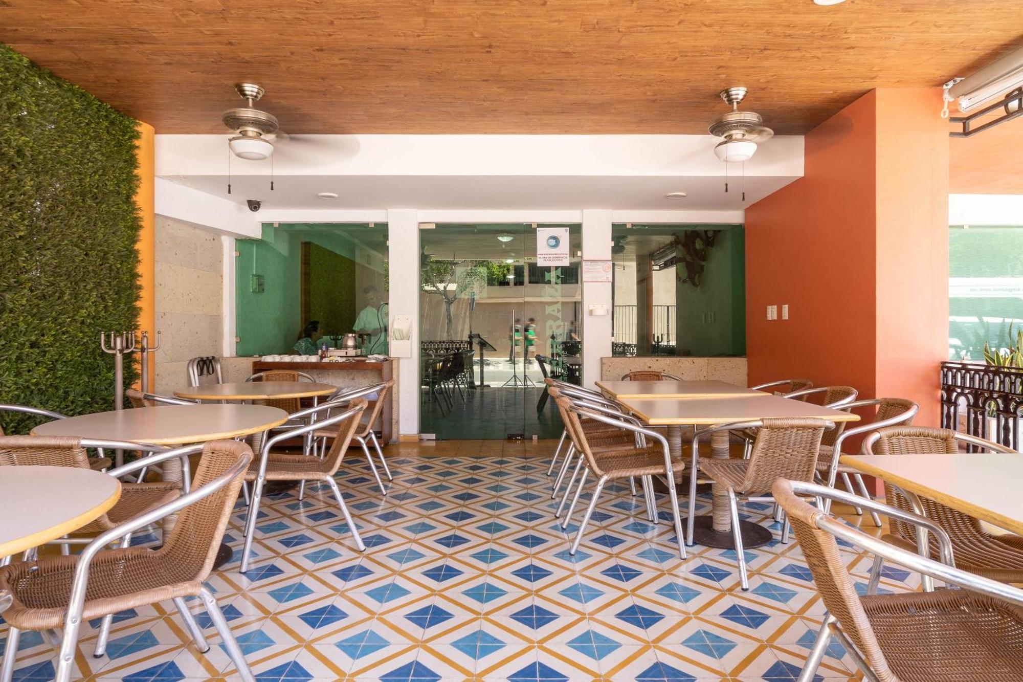 Azteca Hotel
