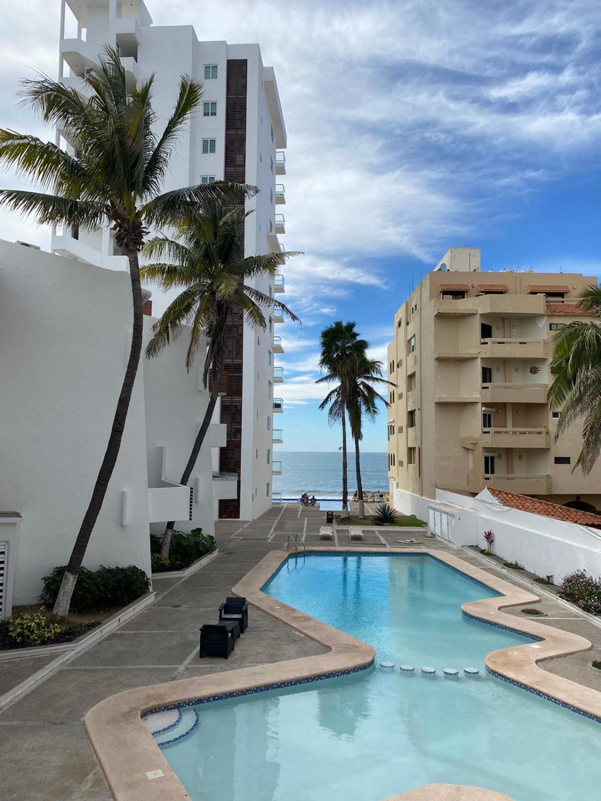 Marina Del Sol - Beautiful 2 Bdrm Sleeps 8 -ocean Front Apartment *