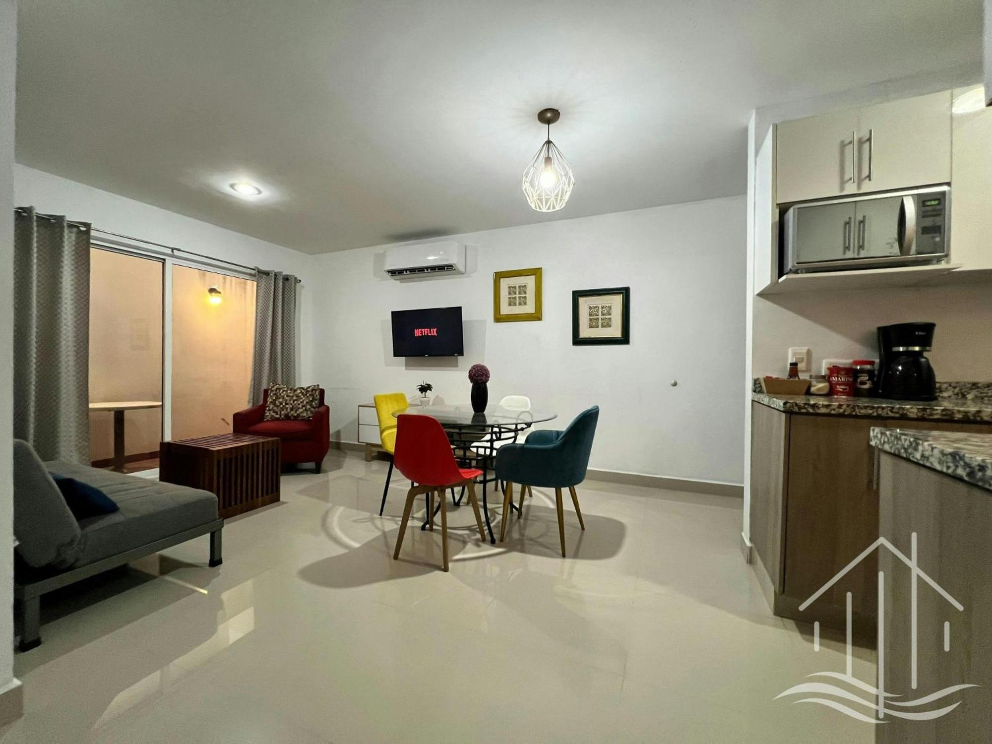 Promo-sleeps 6-walk To & Mazagua Park-pool-gated