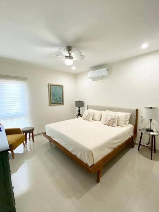 Apartment Great & Modern!, Pool, 5 Min Walk To The Beach! *
