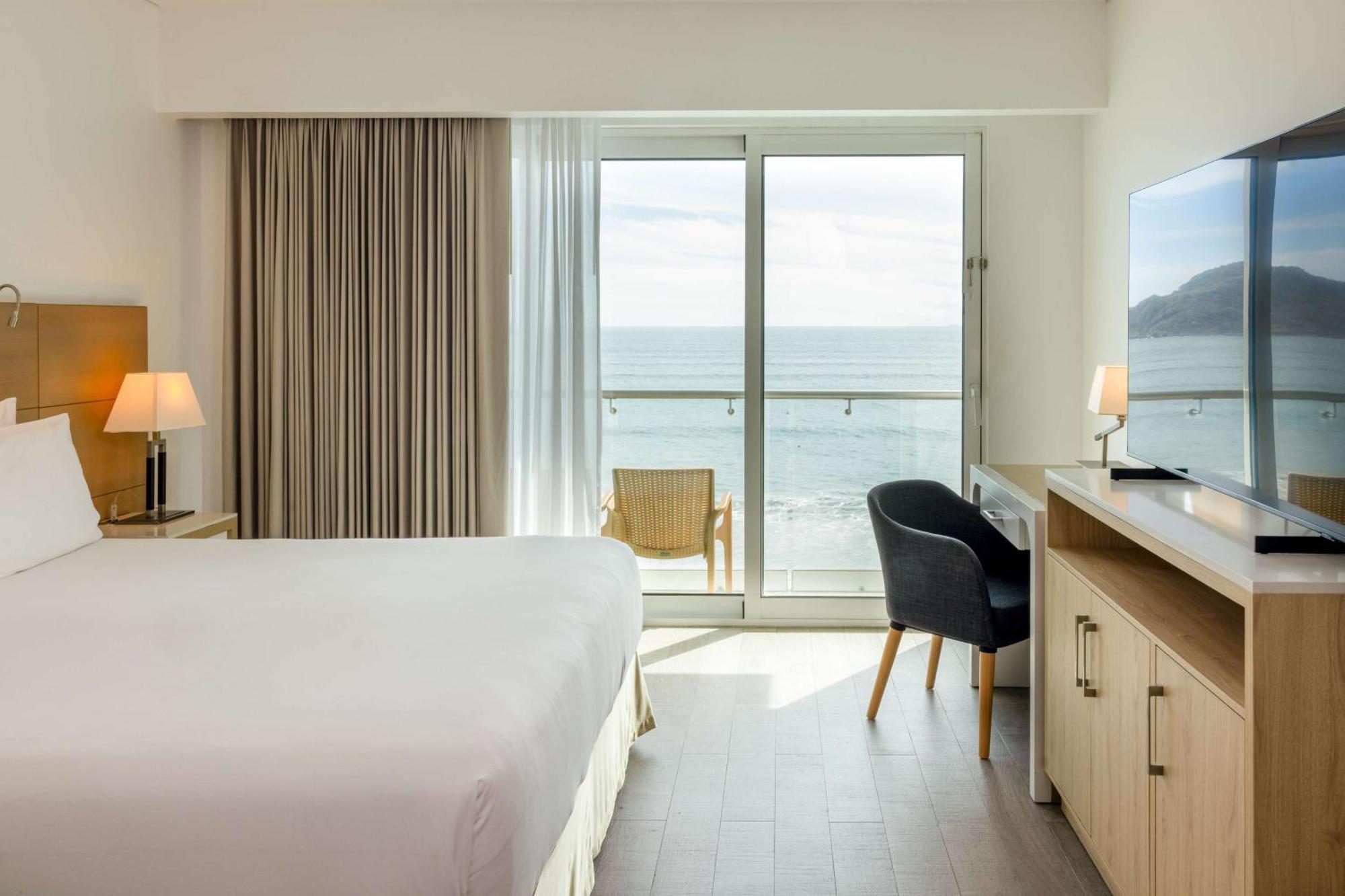 Doubletree By Hilton Mazatlan, Sin
