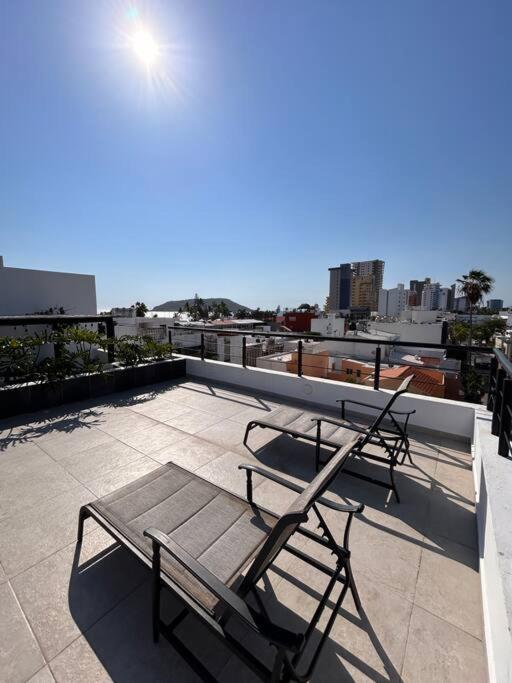 Nightlife Haven Apartment *