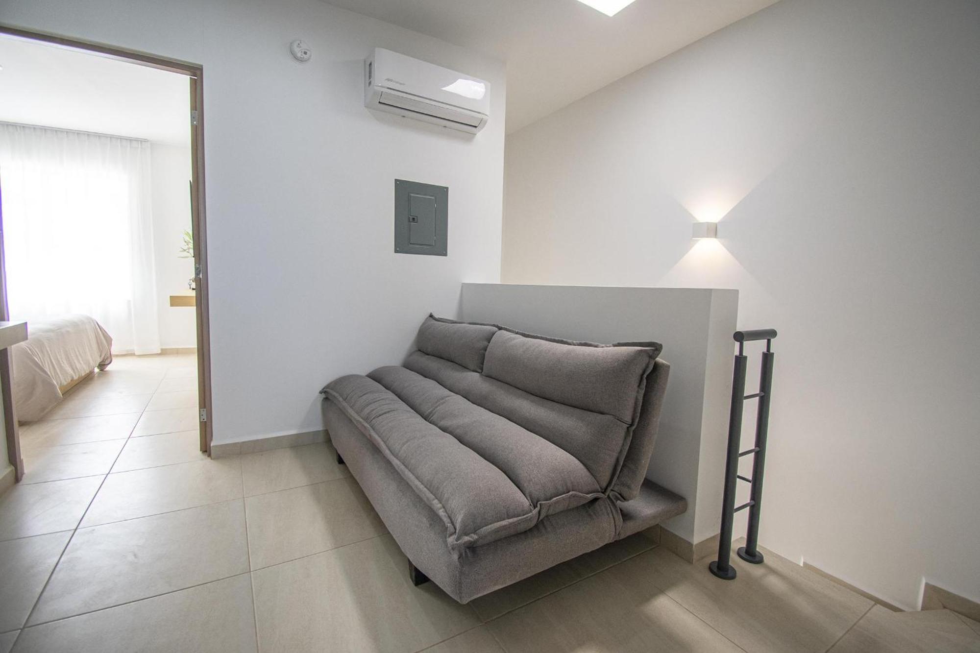 Make Memories At Almarena Residential 1567 *
