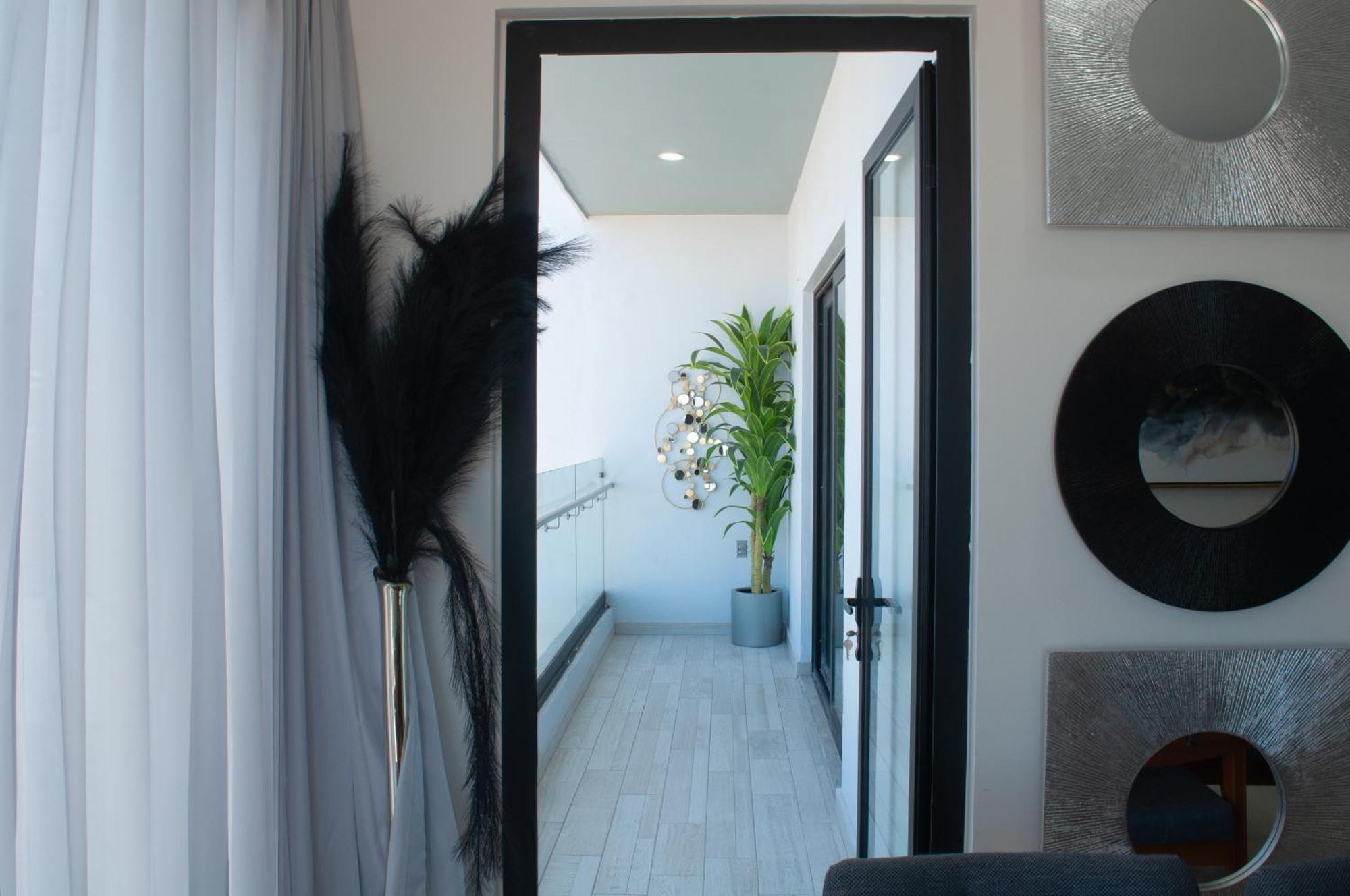 Malecon Noir Apartment *
