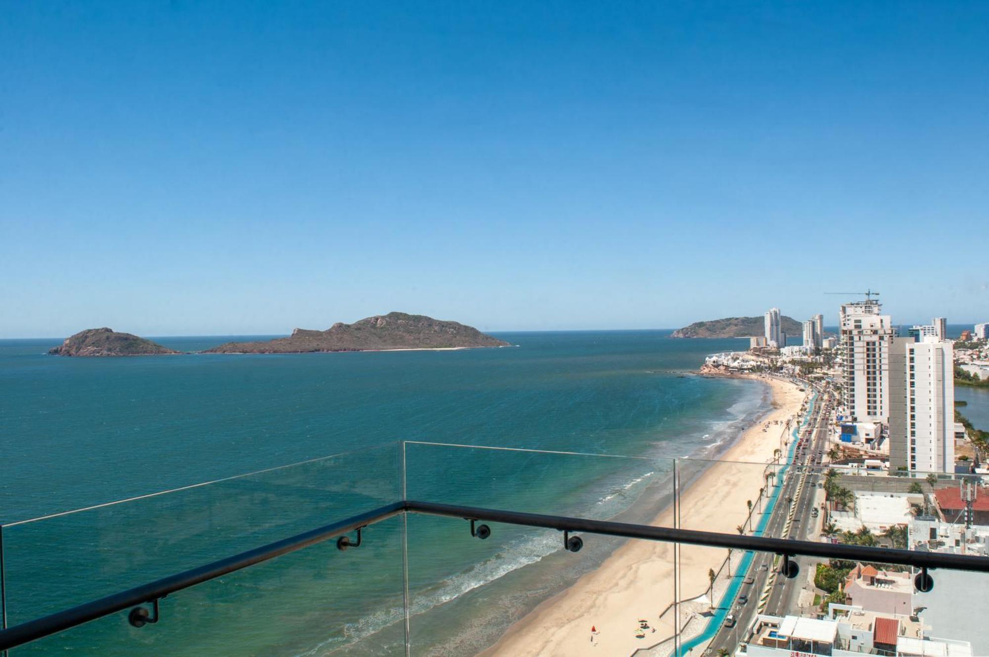 Malecon Noir Apartment *