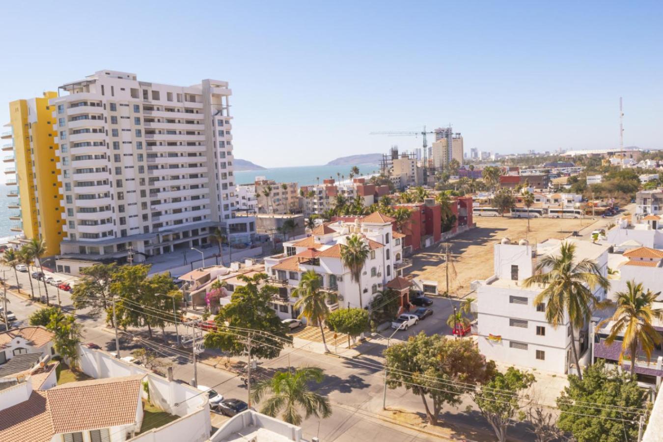 Apartment Cerca Del Malecon Y Playa, Alberca By G P S Rentas *