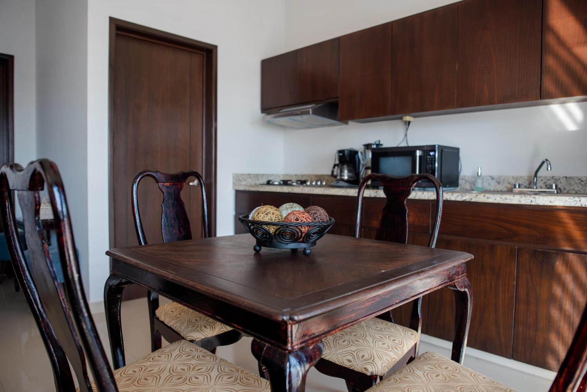 2br/2ba 1 Block To Ocean! - Unit 7