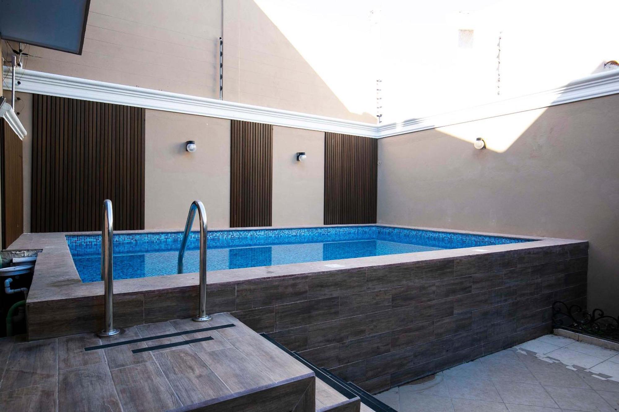 Pool & Jacuzzi 4 Br