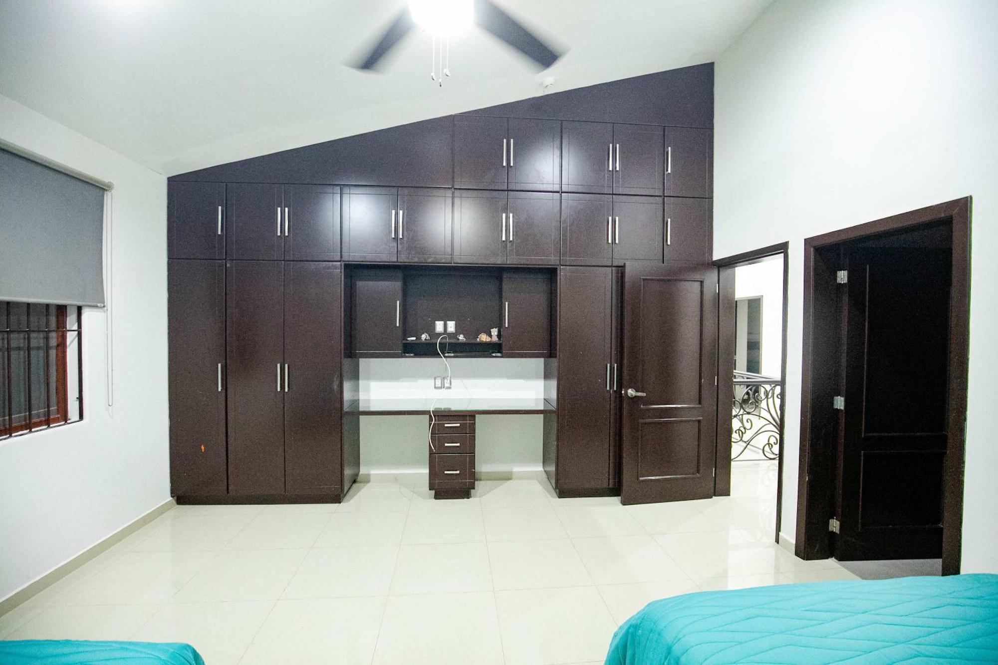 Pool & Jacuzzi 4 Br *