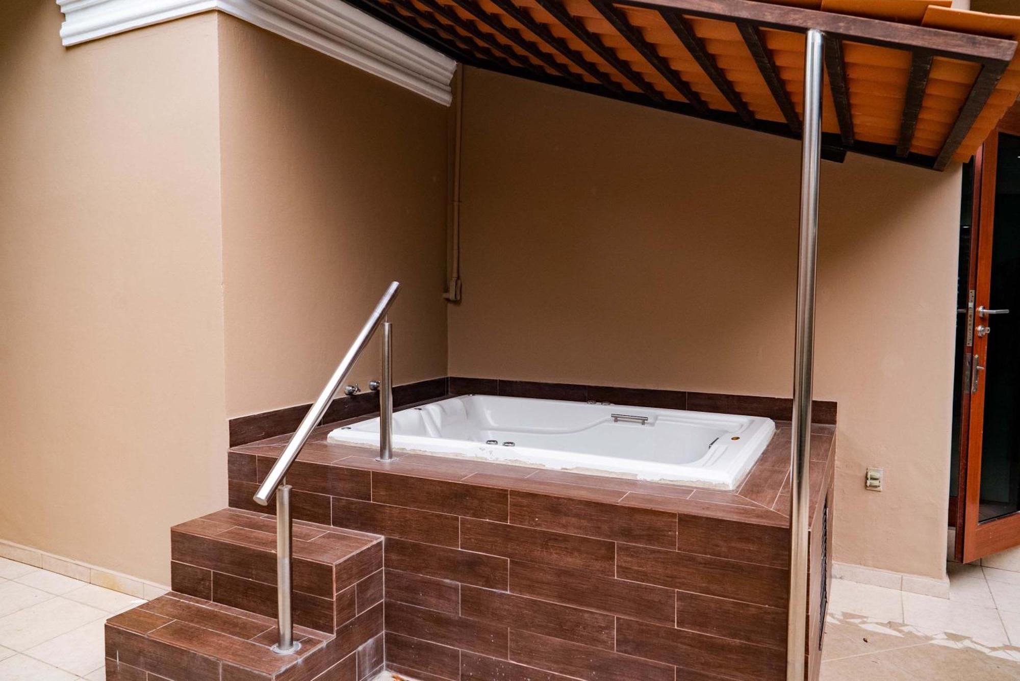 Pool & Jacuzzi 4 Br * Mazatlán