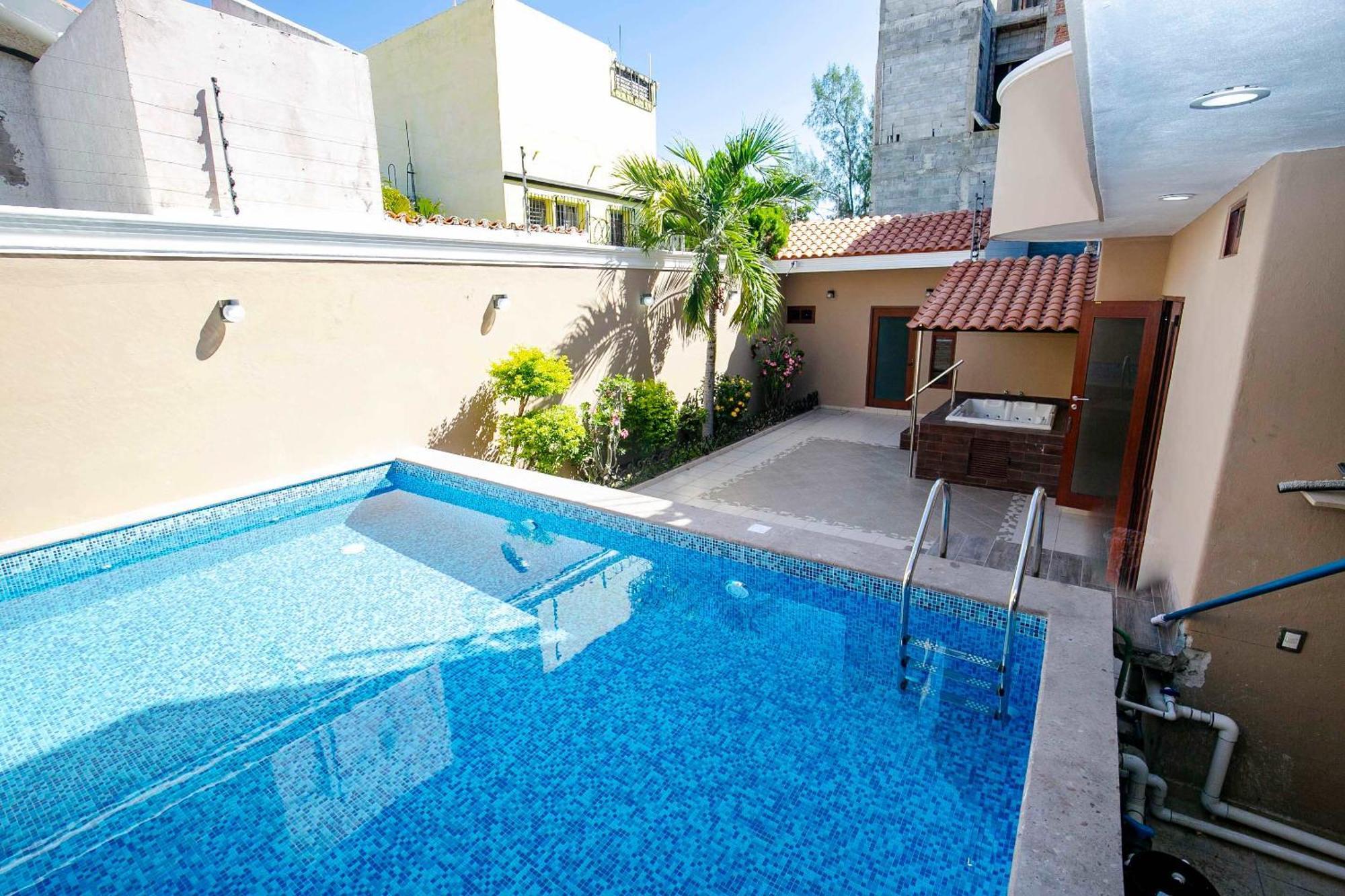 Pool & Jacuzzi 4 Br Сasa de vacaciones