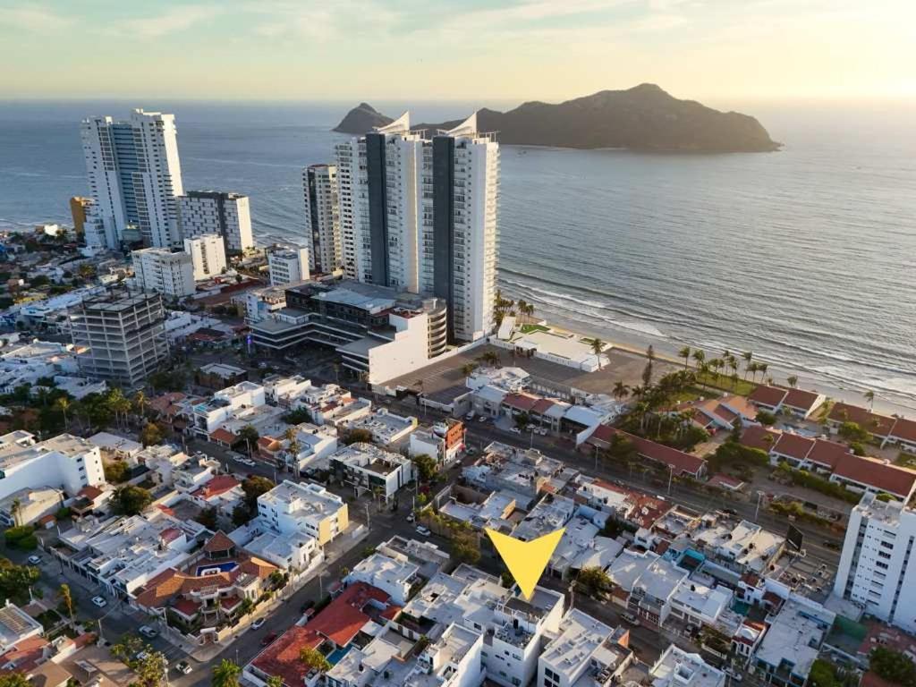 Depa A 1 Cuadra De La Playa Con Alberca - Maria Barbara * Mazatlan