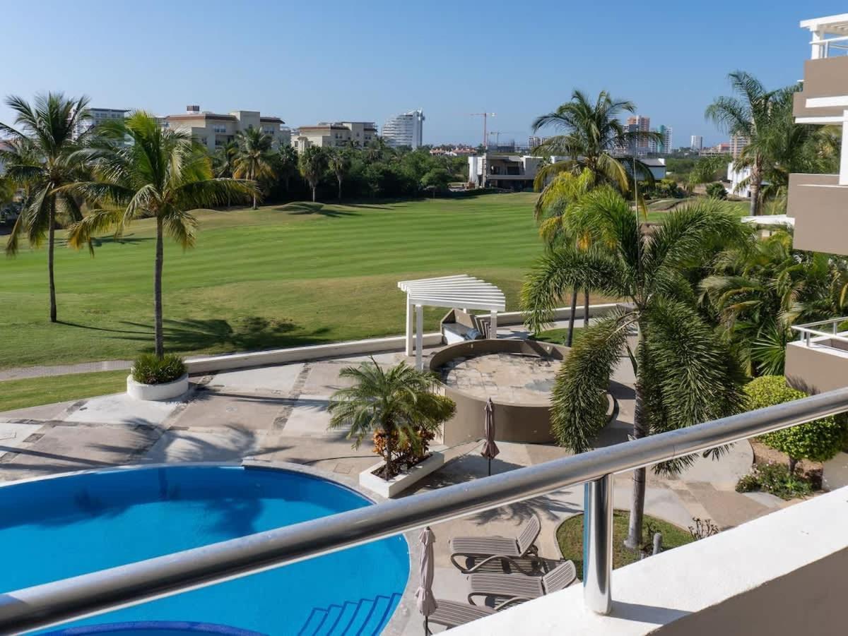Departamento Con Vista Al Campo De Golf & Alberca - Santa Barbara Apartment *