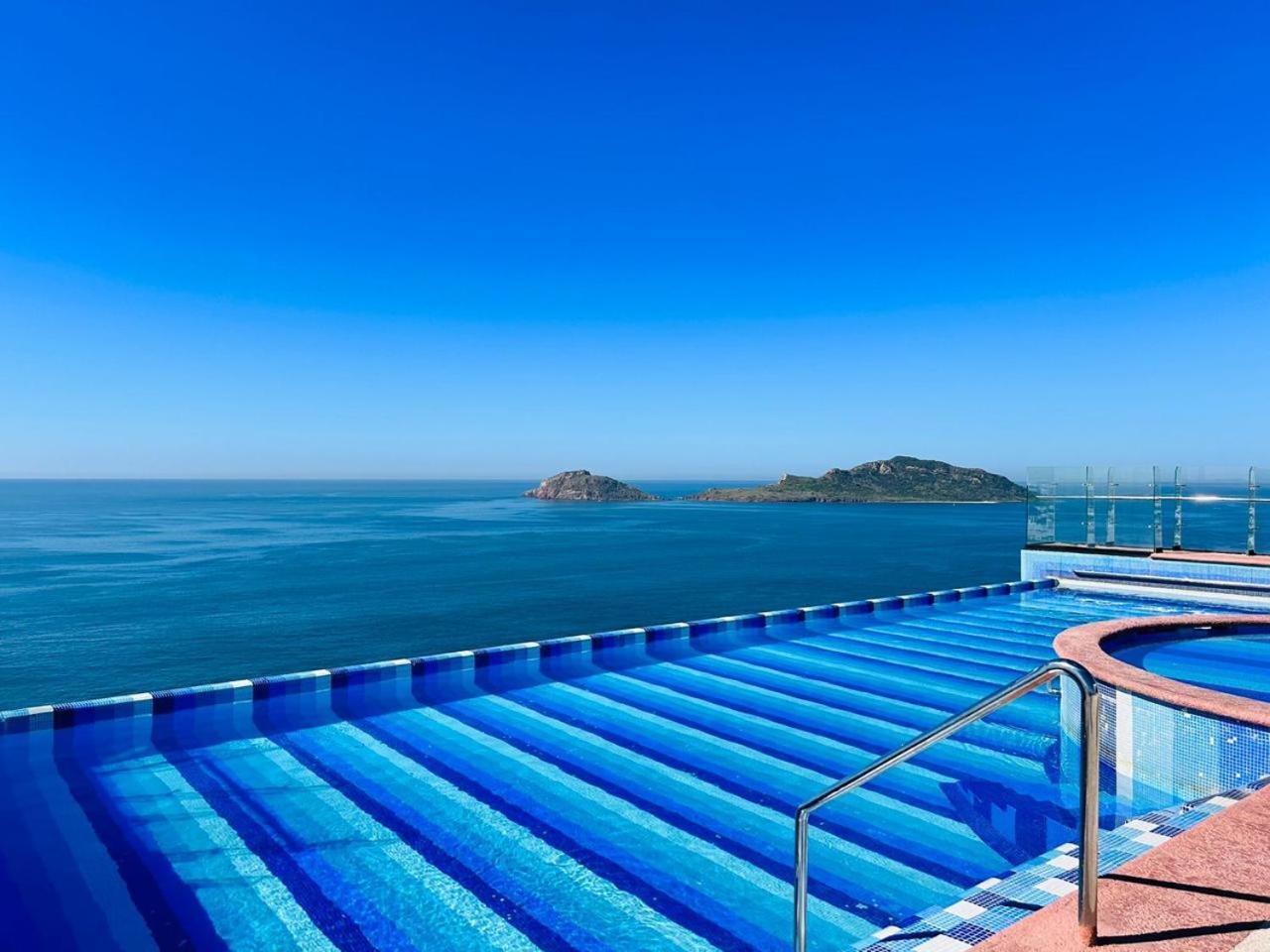 Vista A La Ciudad Sobre El Malecon By G P S Rentas * Mazatlan