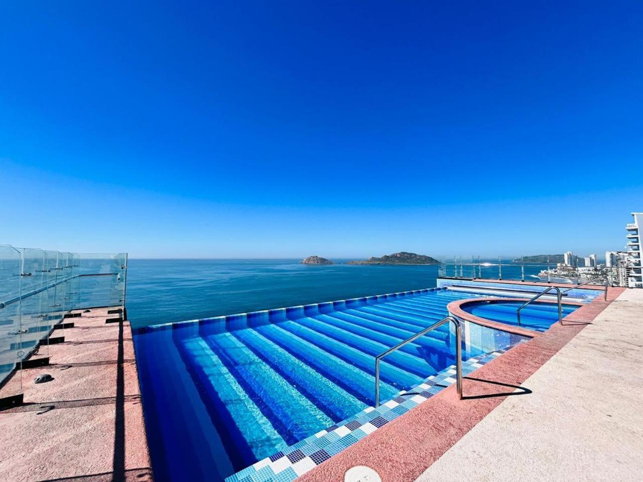 Vista A La Ciudad Sobre El Malecon By G P S Rentas Apartment Mazatlan