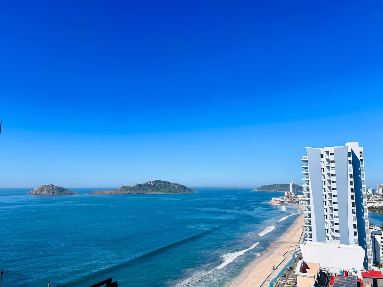 Vista A La Ciudad Sobre El Malecon By G P S Rentas Apartment