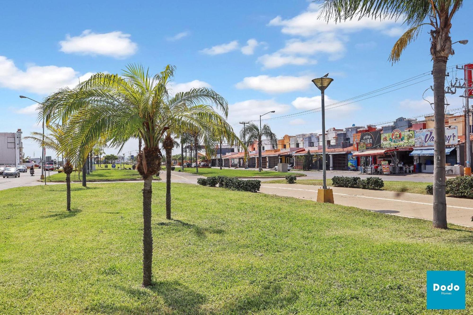 Residencial A 5 Min. De Plaza Comercial Apartment