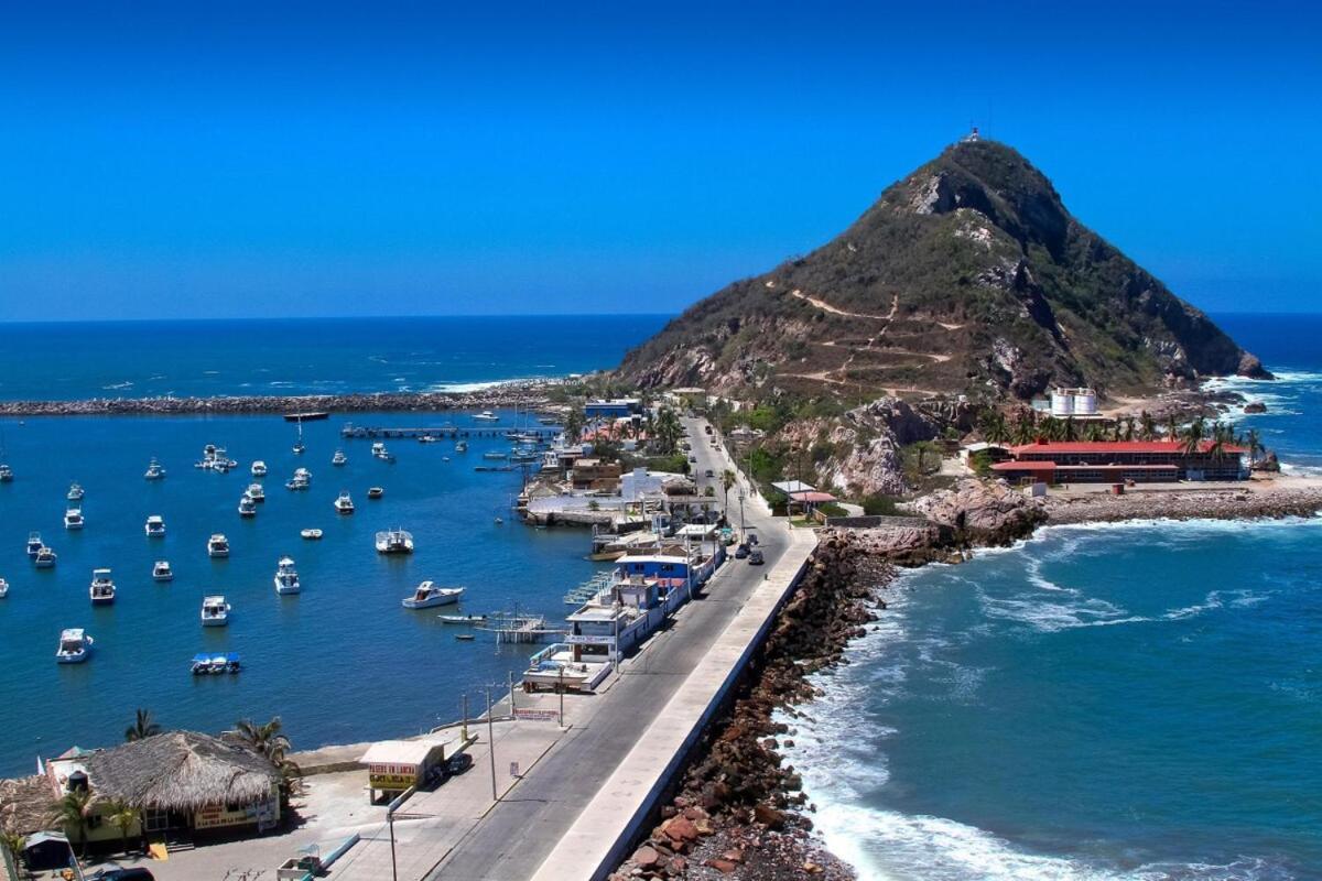 View Of The Pool And Facing The Marina - 2009g * Mazatlan