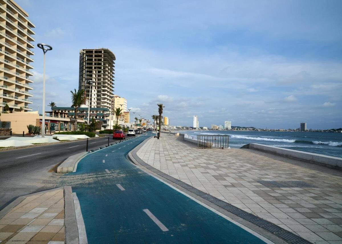 Apartment View Of The Pool And Facing The Marina - 2009g Mazatlan