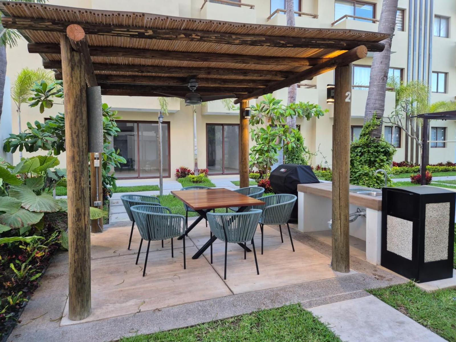 New Oceanfront Apartment *