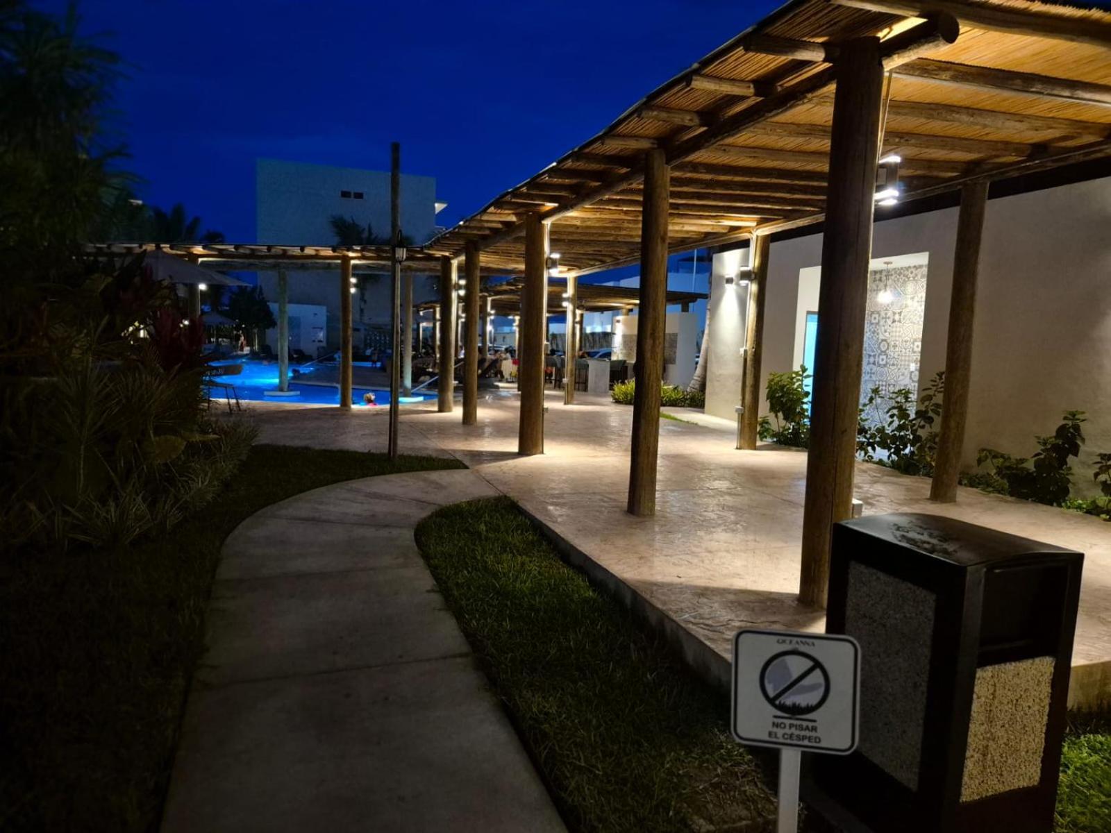 New Oceanfront Apartment *