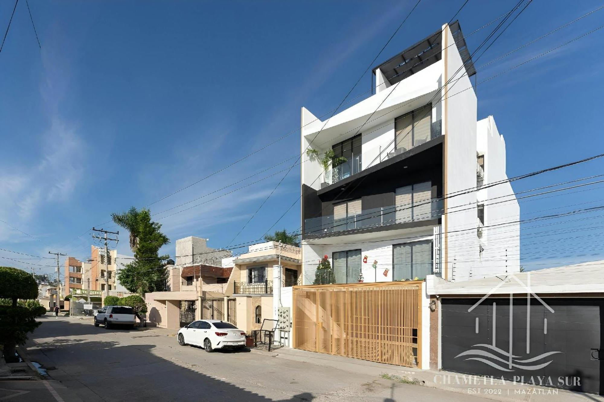 Luxe Modern-5 Star Area-walk 2 Beach-pool-bbq-view-king Bed Apartamento
