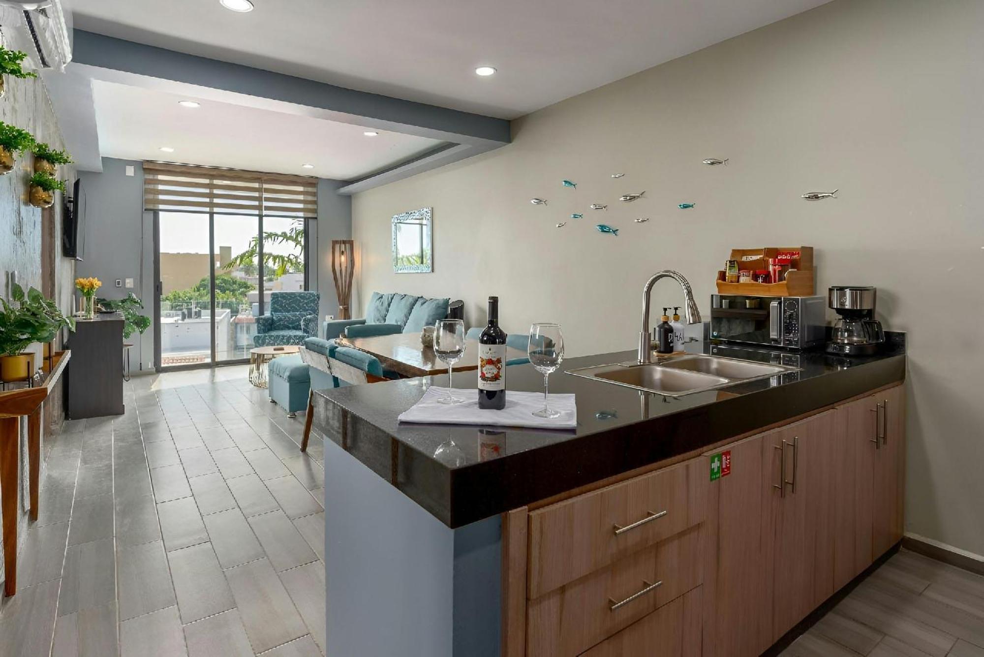 Luxe Modern-5 Star Area-walk 2 Beach-pool-bbq-view-king Bed