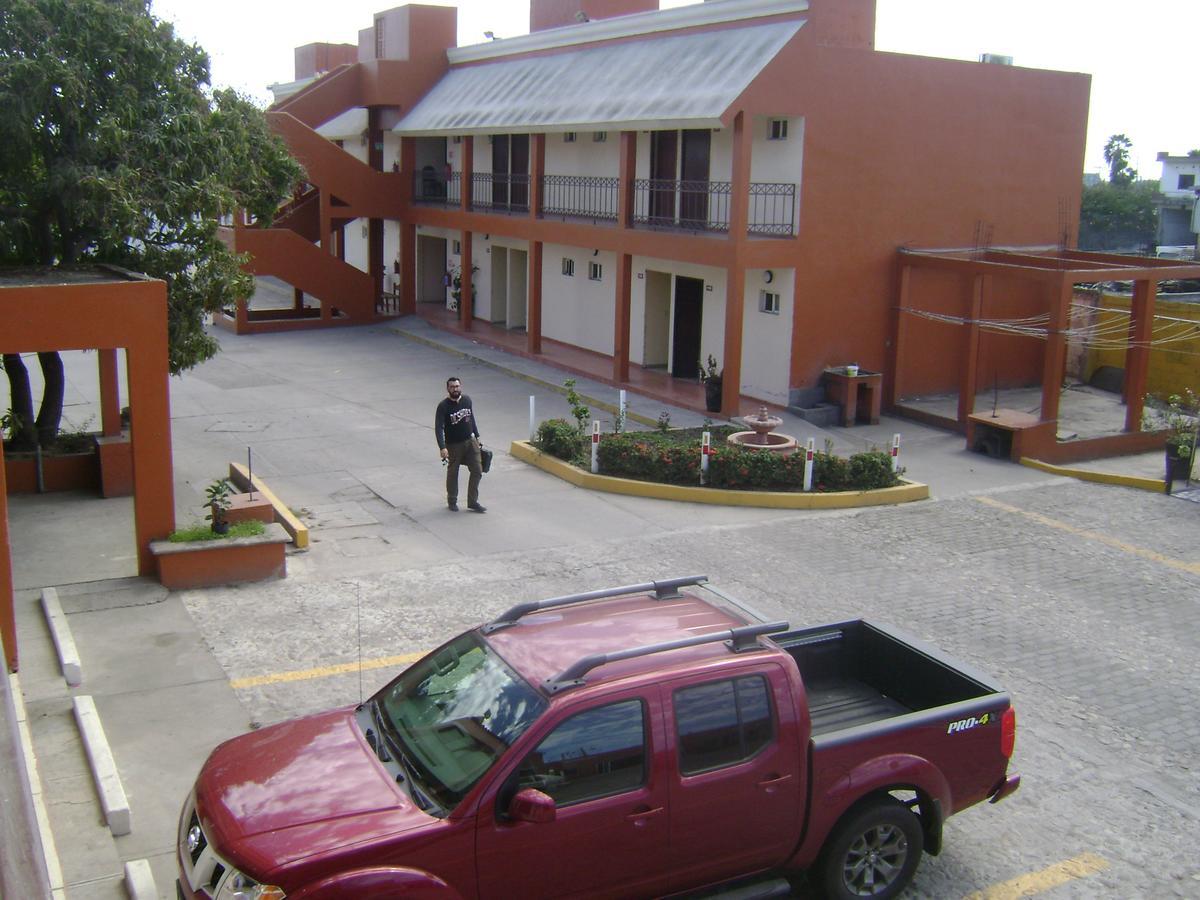 El Descanso Hotel *